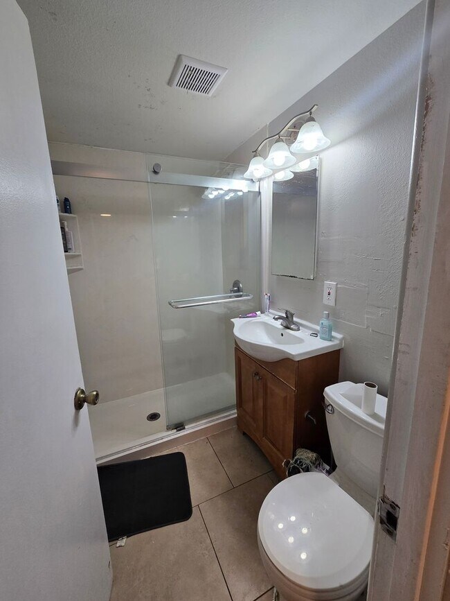 Foto del edificio - 896 18th St