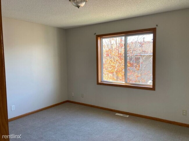 Building Photo - 3 br, 2 bath Townhome - 1596 Balinese  Street