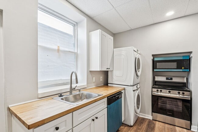 Photo - 2553 E Somerset St Apartment