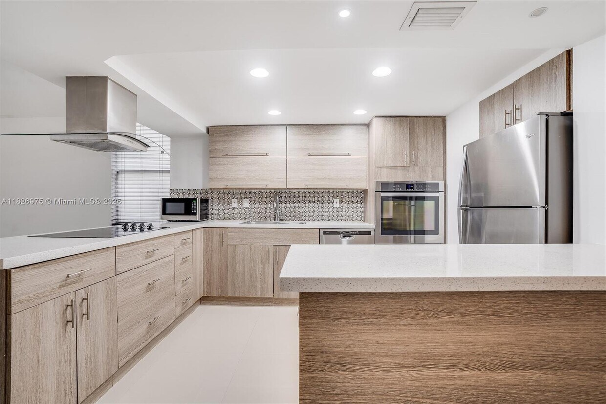 Foto principal - 20350 W Country Club Dr