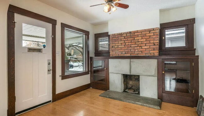 Building Photo - "Charming 2-Bedroom Retreat with Hardwood ...