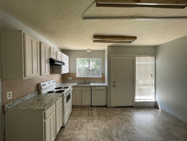 Building Photo - 13911 Cravenridge Dr