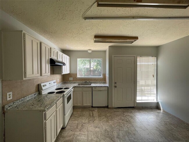 Foto del edificio - 13911 Cravenridge Dr