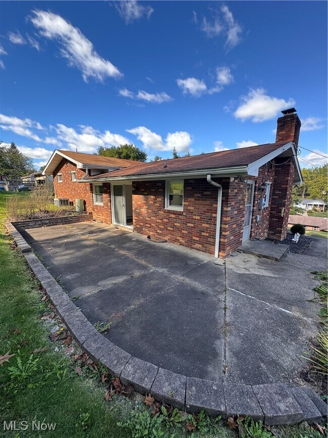 Foto del edificio - 54084 High View Row