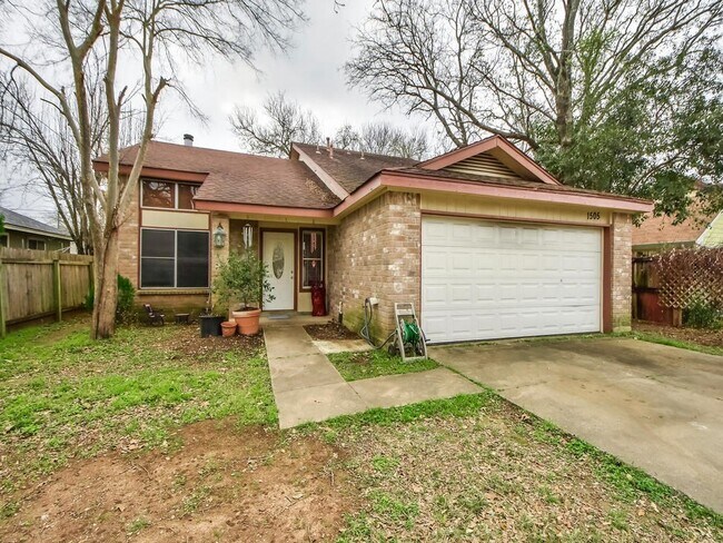 Building Photo - 1505 Somerset Dr