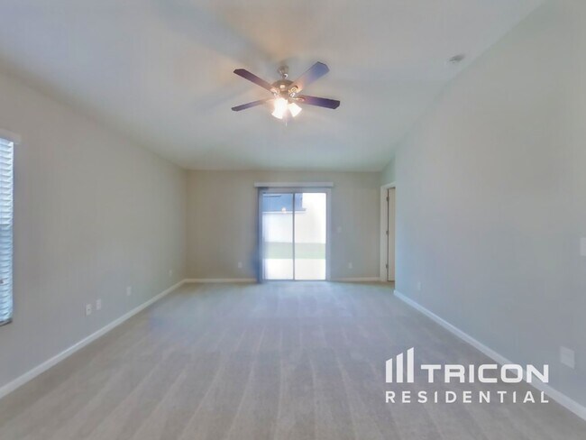 Foto del edificio - 8675 Julia Marie Cir