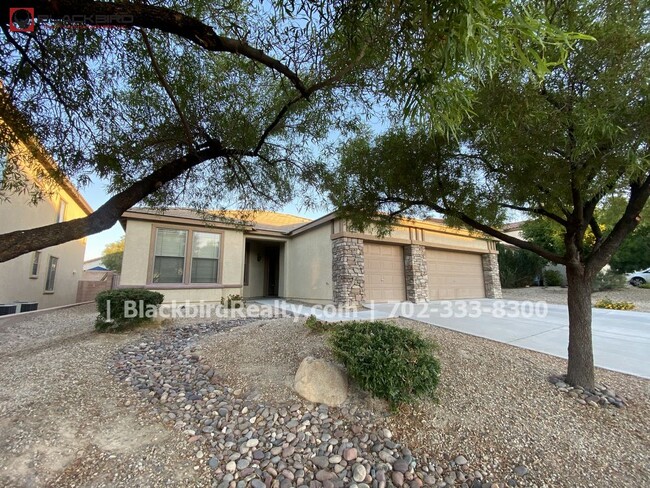 Foto del edificio - Single story 3 bedroom with a 3 Car Garage