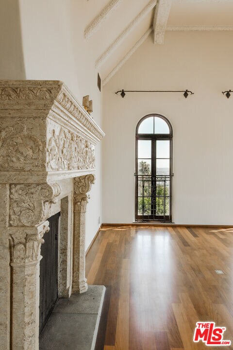 Foto del edificio - 1302 N Sweetzer Ave