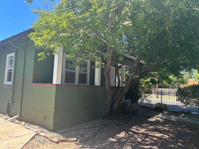 Foto del edificio - 3708 4th Ave