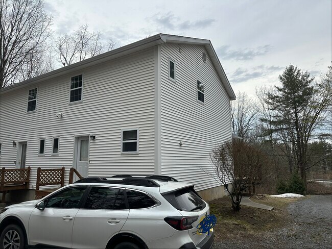 Puerta trasera - 394 County Route 76