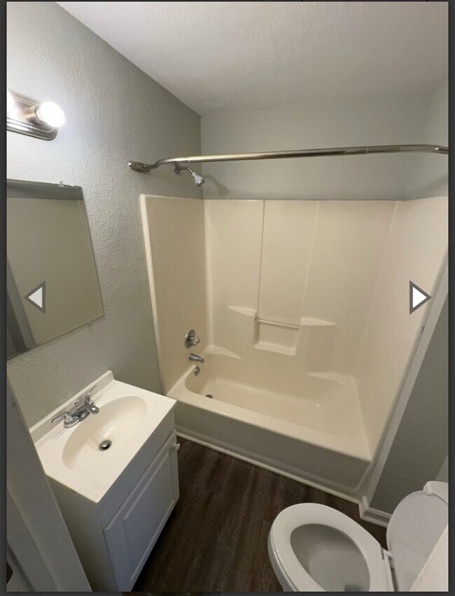 Building Photo - Available Now! 1 Bedroom 1 Bathroom Unit! ...