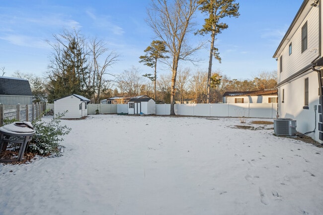 Building Photo - 207 Woodlawn Ave