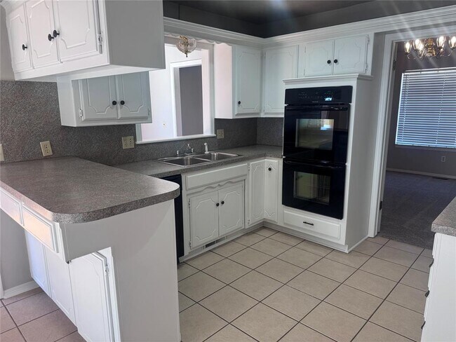 Foto del edificio - 12216 Sylvester Dr