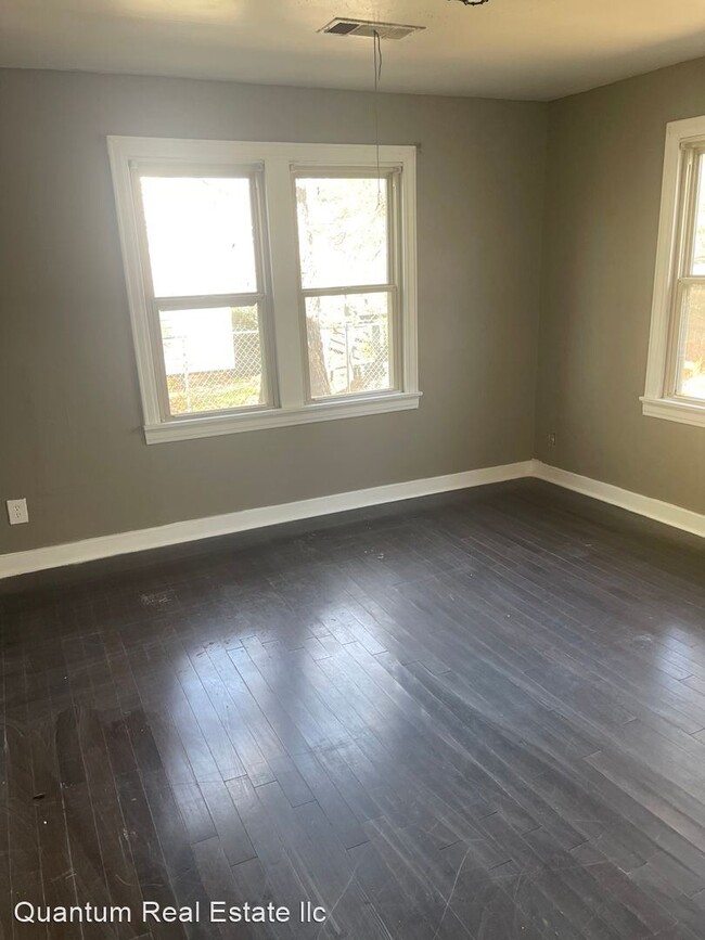Foto del edificio - 3 br, 2 bath House - 222 E. MAIN STREET