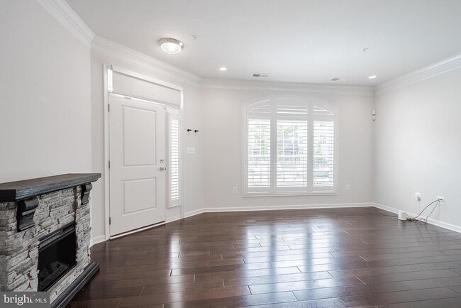Building Photo - 23654 Hopewell Manor Terrace