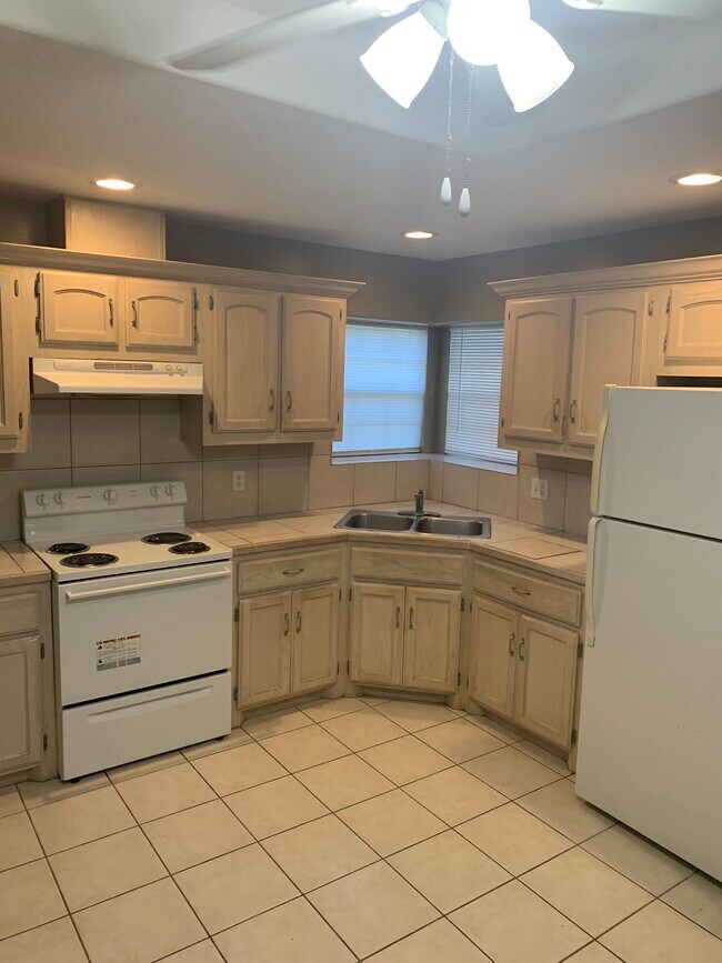 Foto del edificio - 1705 W Portales Dr