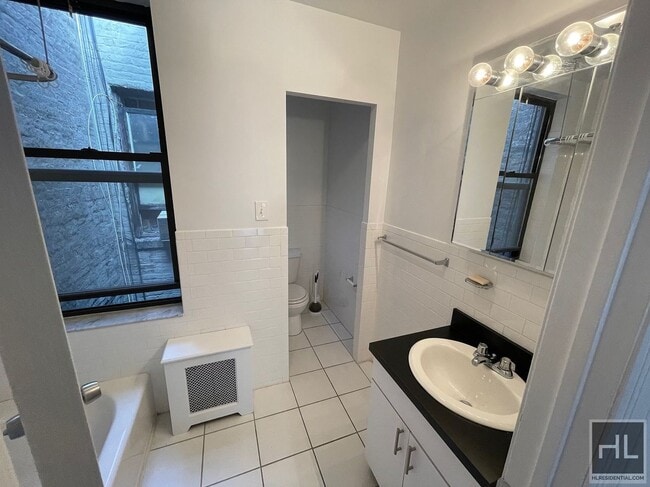 Building Photo - E 89 ST
