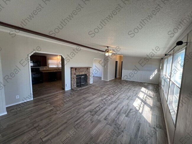 Foto del edificio - Spacious 3 bedrooms 2 baths home- Storage ...