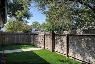 Building Photo - 12026 Mighty Oak Dr