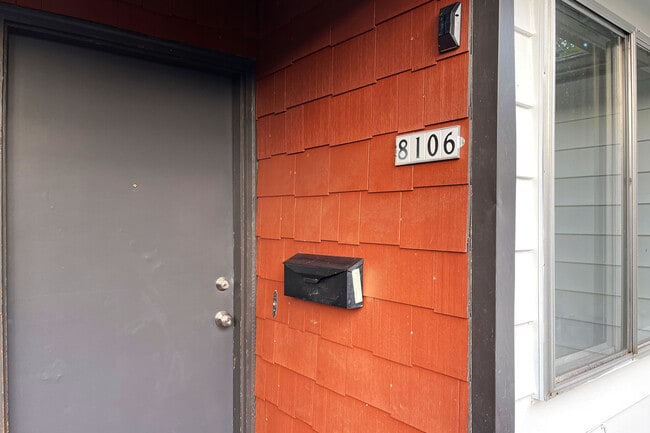 Building Photo - 8106 SE Francis St