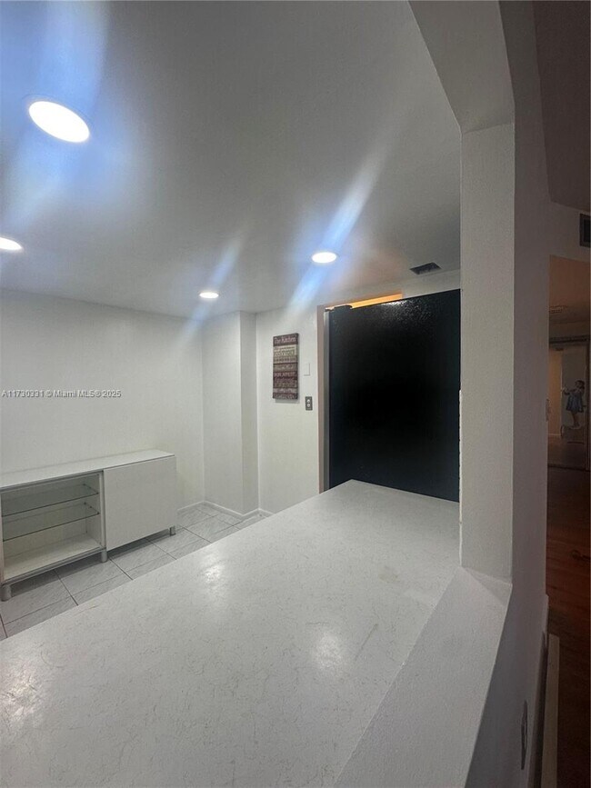 Foto del edificio - 2780 NE 183rd St
