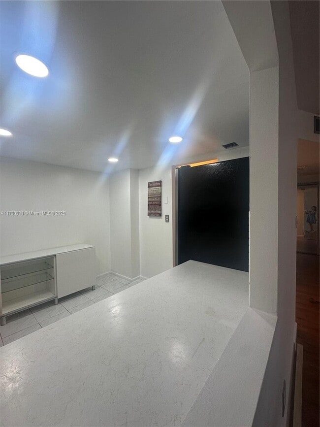 Building Photo - 2780 NE 183rd St