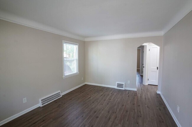 Foto del edificio - Freshly Renovated 3-Bedroom Home – Quality...