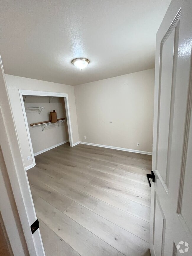 Building Photo - 2318 Taraval St