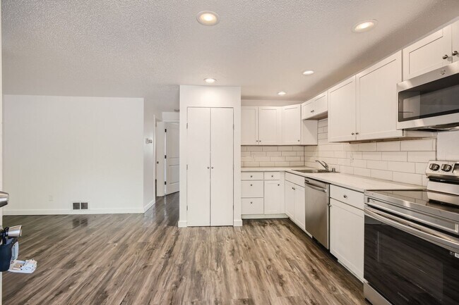 Building Photo - 12715 1st Ave Ct E