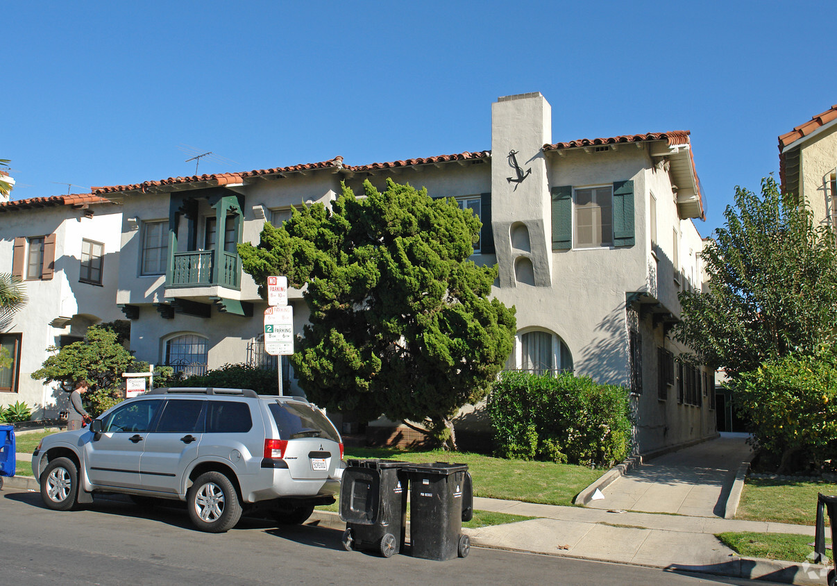 Primary Photo - Prime Miracle Mile Location