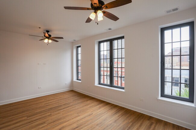 Foto del edificio - 3158 N Broadway St
