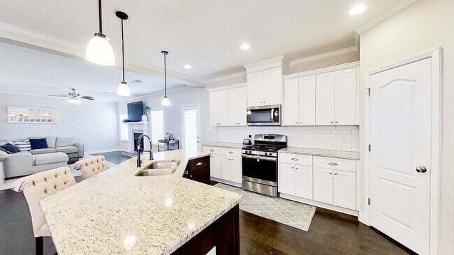 Foto del edificio - 5 Bedroom 3 1/2 Bath Craftsman Style Home ...
