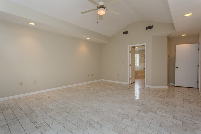 Foto del edificio - 1230 Timbergrove Ln