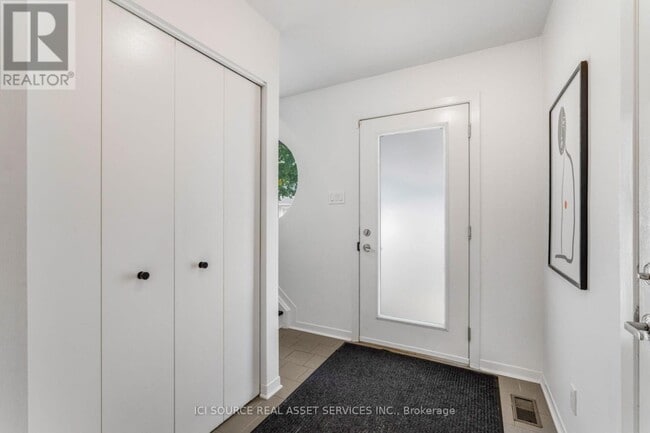 Photo du bâtiment - 1137 Gladstone Ave