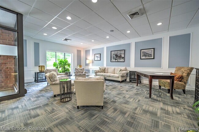 Foto del edificio - 35300 Woodward Ave