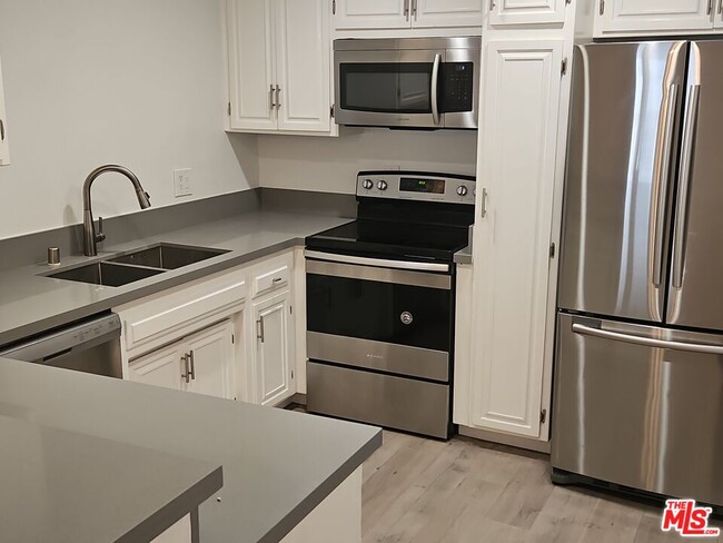 Foto del edificio - 827 2nd St