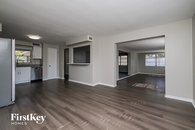Foto del edificio - 2748 Forest Pkwy S