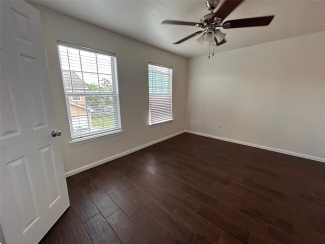 Building Photo - 6837 Larkstone St