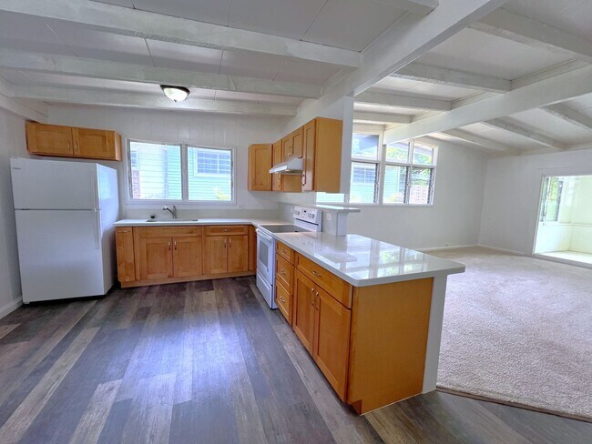 Foto del edificio - Peaceful Manoa - Spacious three bedroom, o...
