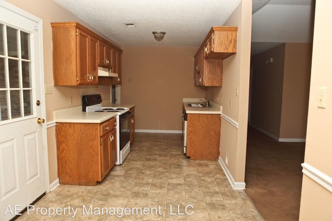 Building Photo - 221 Colonial Heights Dr