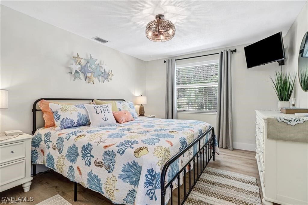 Foto principal - 2686 Clyde St