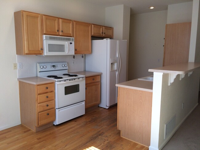 Building Photo - Beautiful 2B Condo in Lafayette's Autumn R...