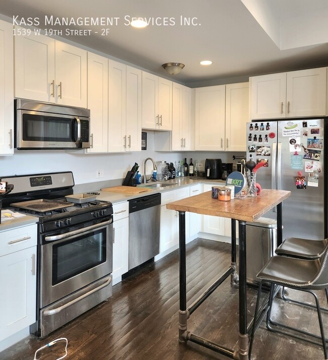 Foto del edificio - 1539 W 19th St