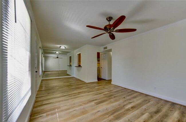 Foto del edificio - 9029 Gaylord Dr