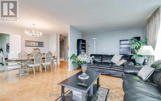 Building Photo - 115 Antibes Dr