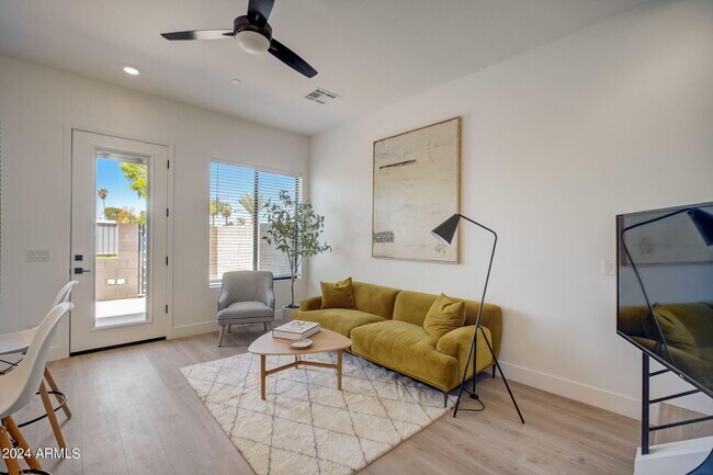 Building Photo - 777 W Coolidge St