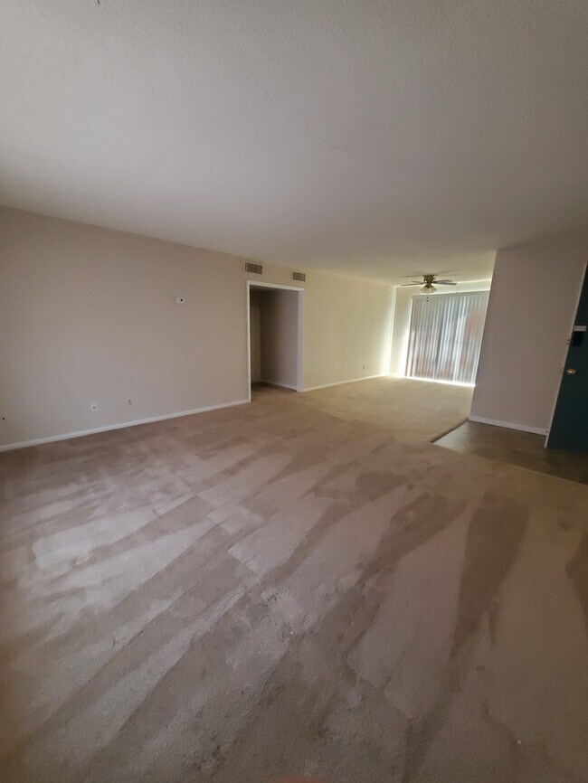 Building Photo - 1612 Avenue O, #7B Upstairs