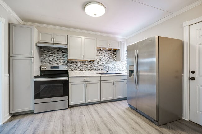 Foto del edificio - 24 Ramona Dr