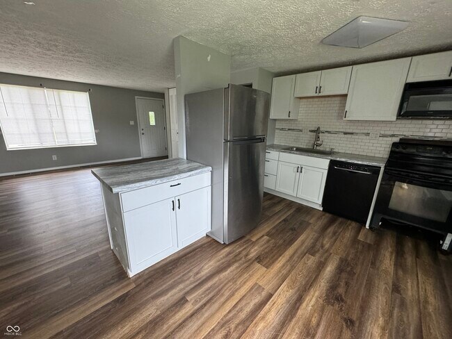 Foto del edificio - 5835 Pemberly Dr