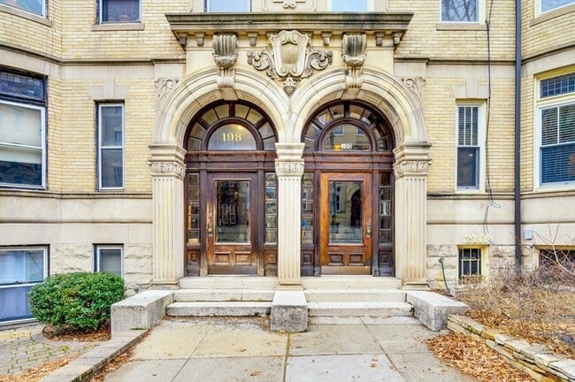 Building Photo - 200 Saint Paul St